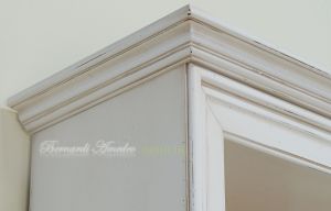 Libreria in legno con 3 ante finitura colore bianco anticato e schienali in rovere sbiancato
